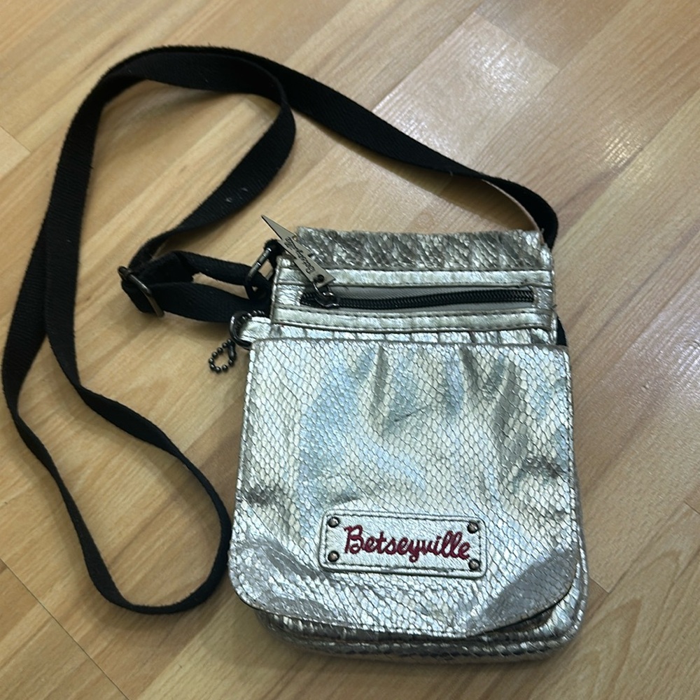 Betsey Johnson Betseyville metallic cross body purse